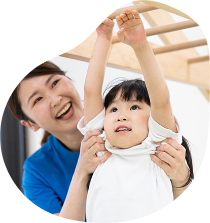 1日の流れ ぽこ・あ・ぽこでは、お子様が安心して成長できるよう、1日の活動をバランスよく組み立てています。ご家族と笑顔で帰宅できる時間を大切にしています。