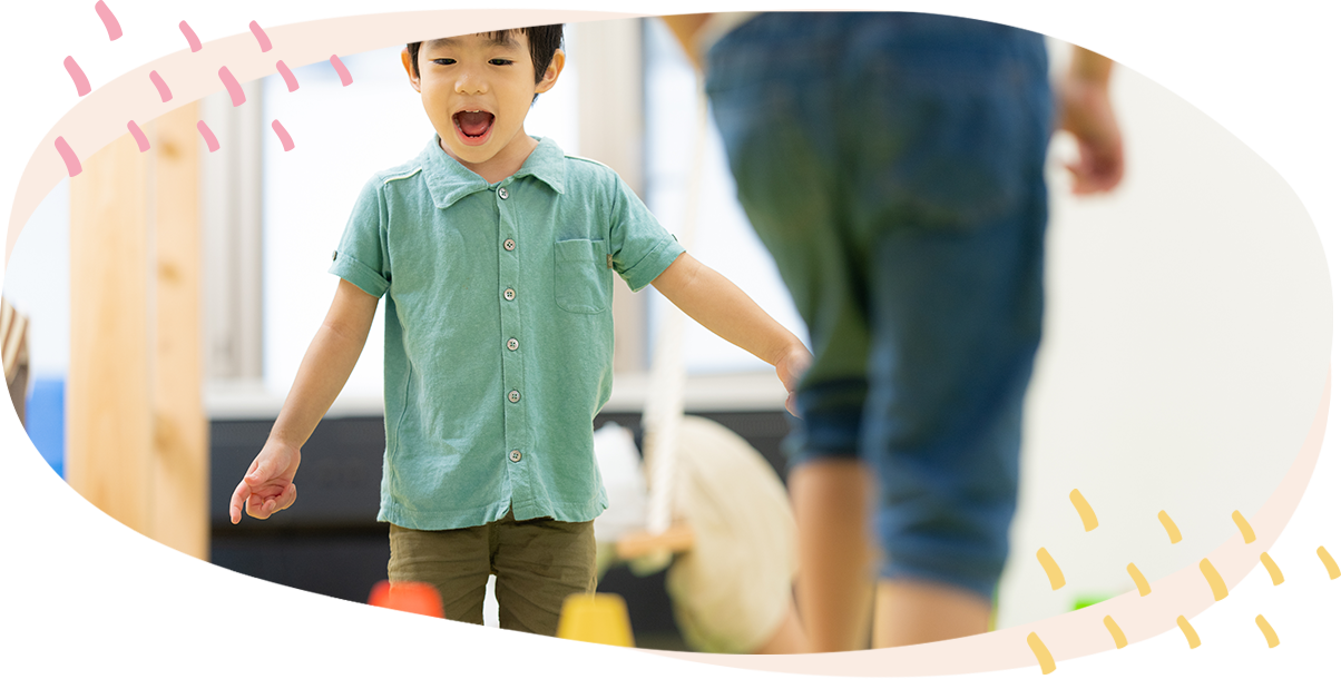 home08 遊んでいる男の子のイラスト